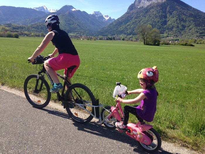 À vélo, le casque est obligatoire pour les enfants de moins de 12 ans