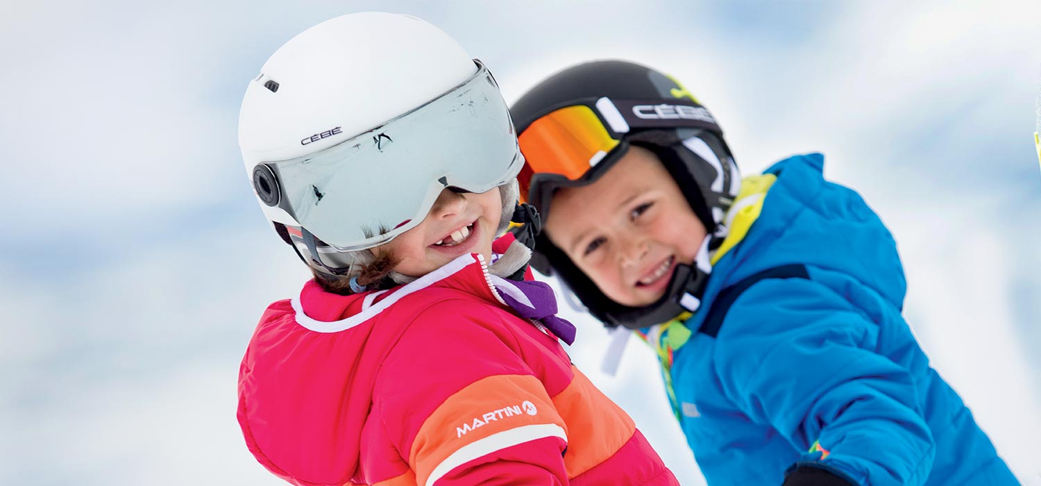 Comment bien choisir la taille du casque de ski de votre enfant
