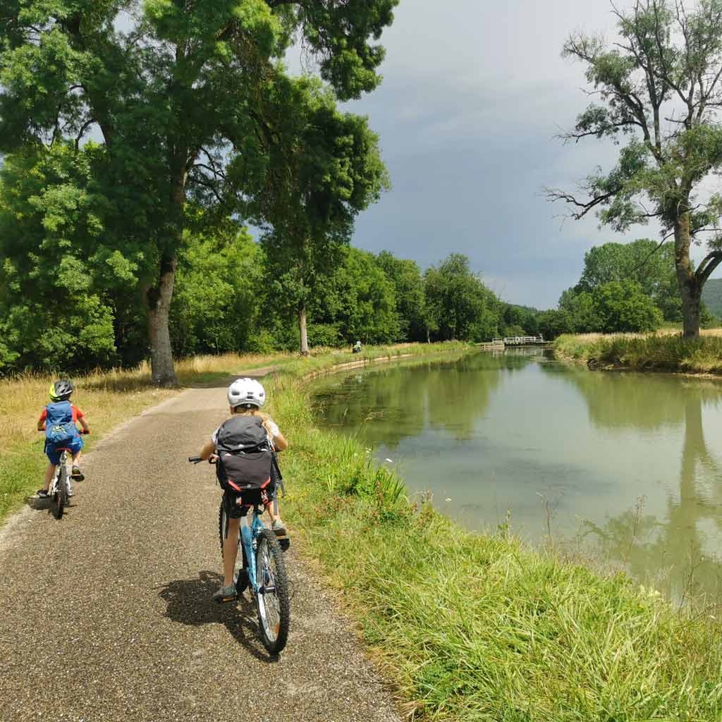 Le canal de Bourgogne à vélo en famille - ça pédale sous le soleil