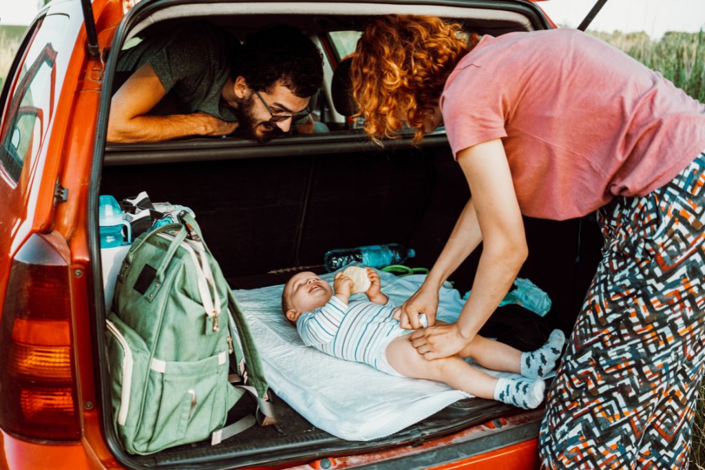 Préparer long trajet en voiture avec bébé - change couche