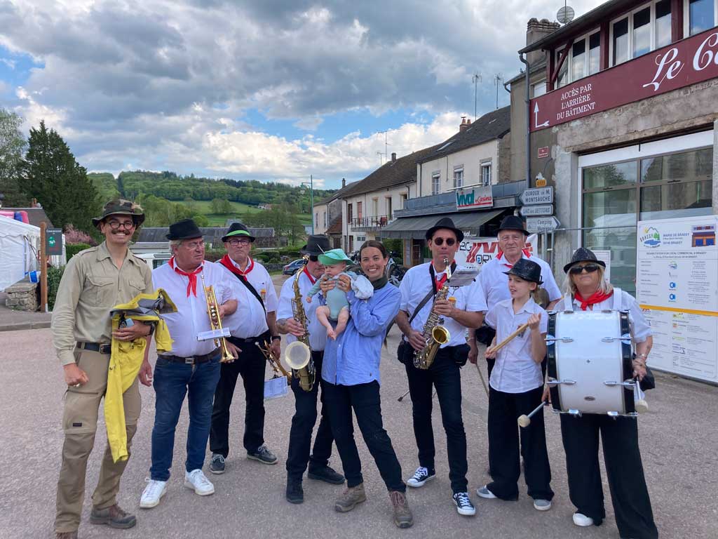 Traversée de la Champagne et du Morvan - fête du village