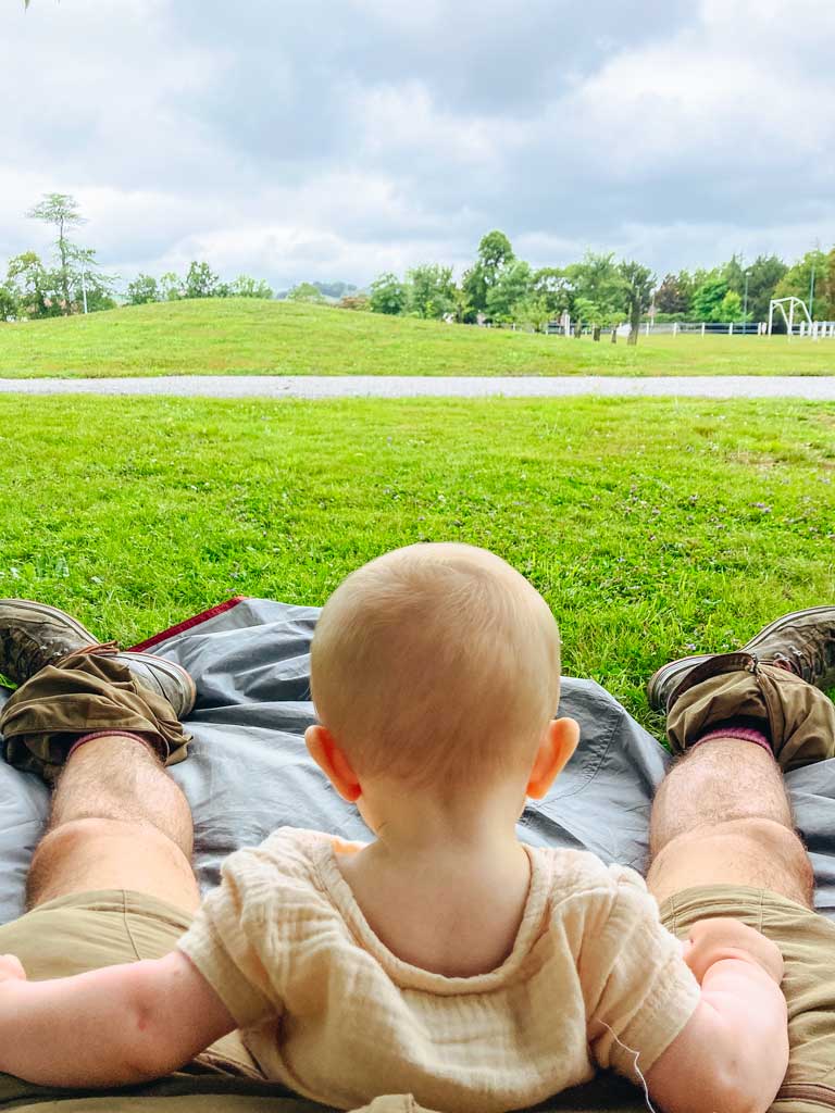 Homère se repose avec papa