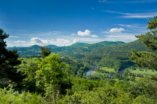 vue aérienne des gorges de la loire en été